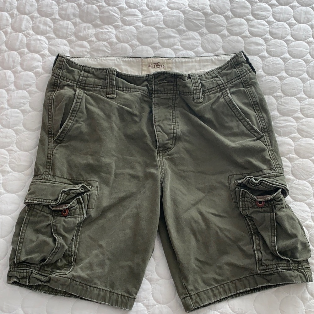 Hollister army green cargo shorts
